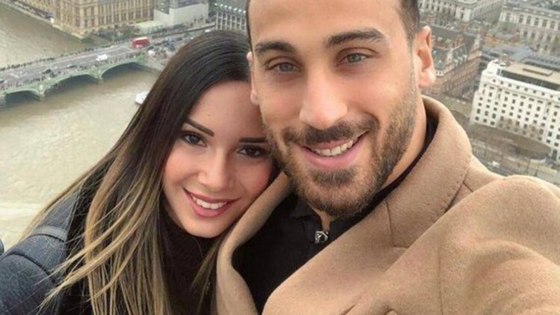 Cenk Tosun Boşanma İddialarını Yalanladı: 'Mutlu Bir Evliliğimiz Var'