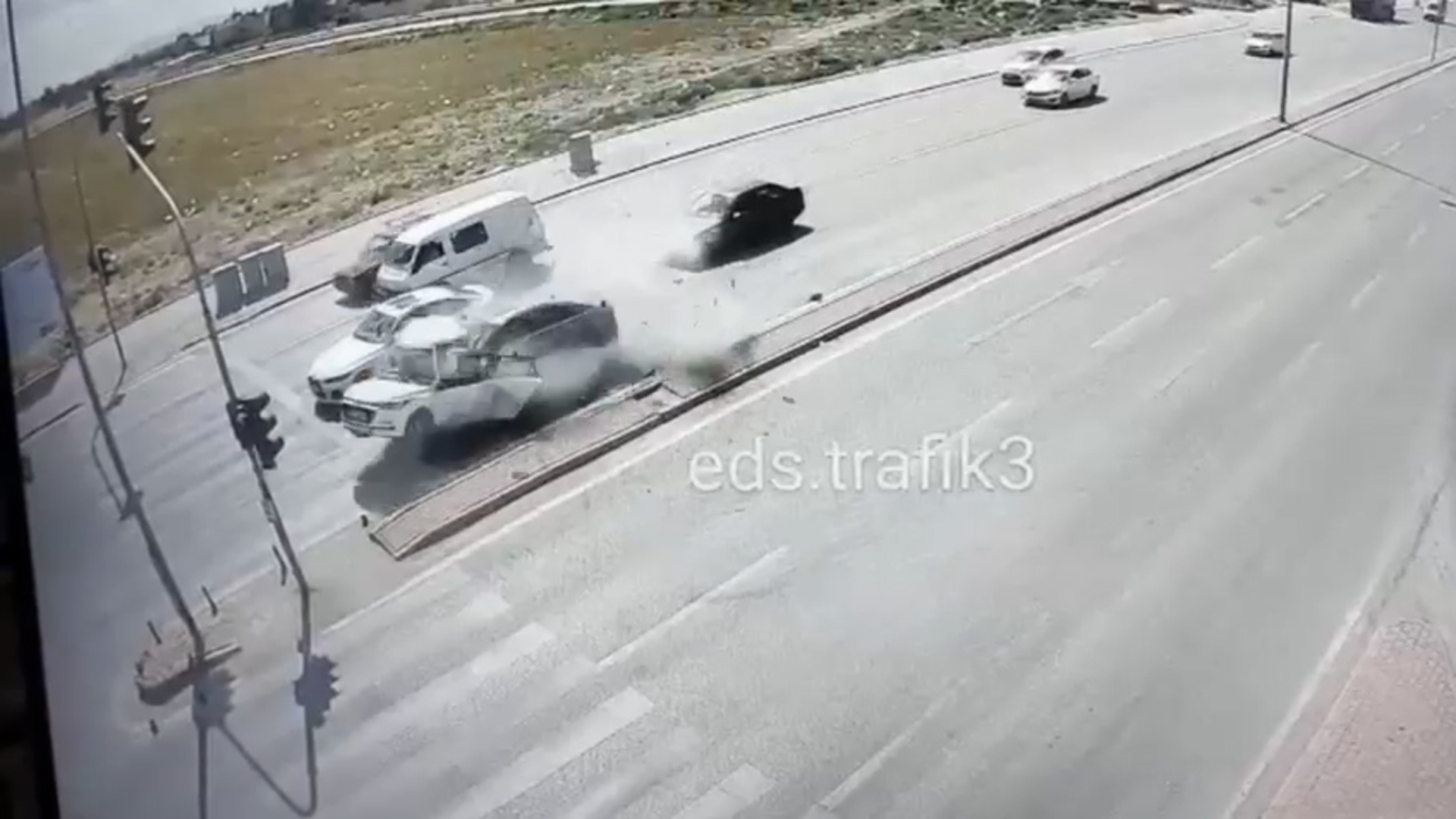 Konya'da 229 km Hızla Kırmızı Işıkta Çarpışma: Öğretmen Hayatını Kaybetti