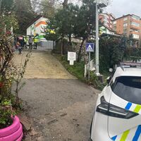 Rampada facia! Kamyonet hareket etti, minik Sarp'a çarptı!