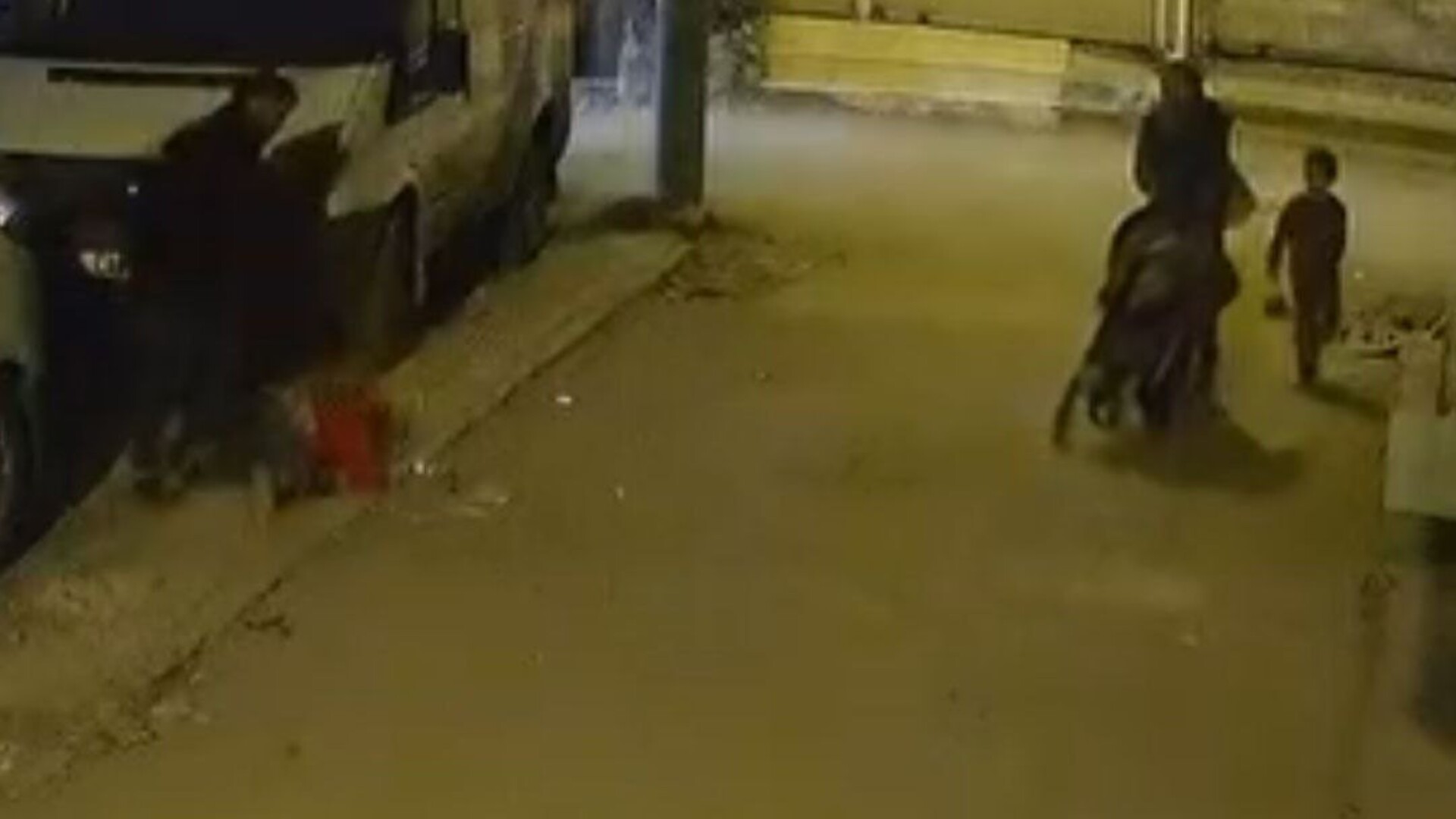 Kızını yere fırlatan babaya kelepçe! | Son dakika haberleri