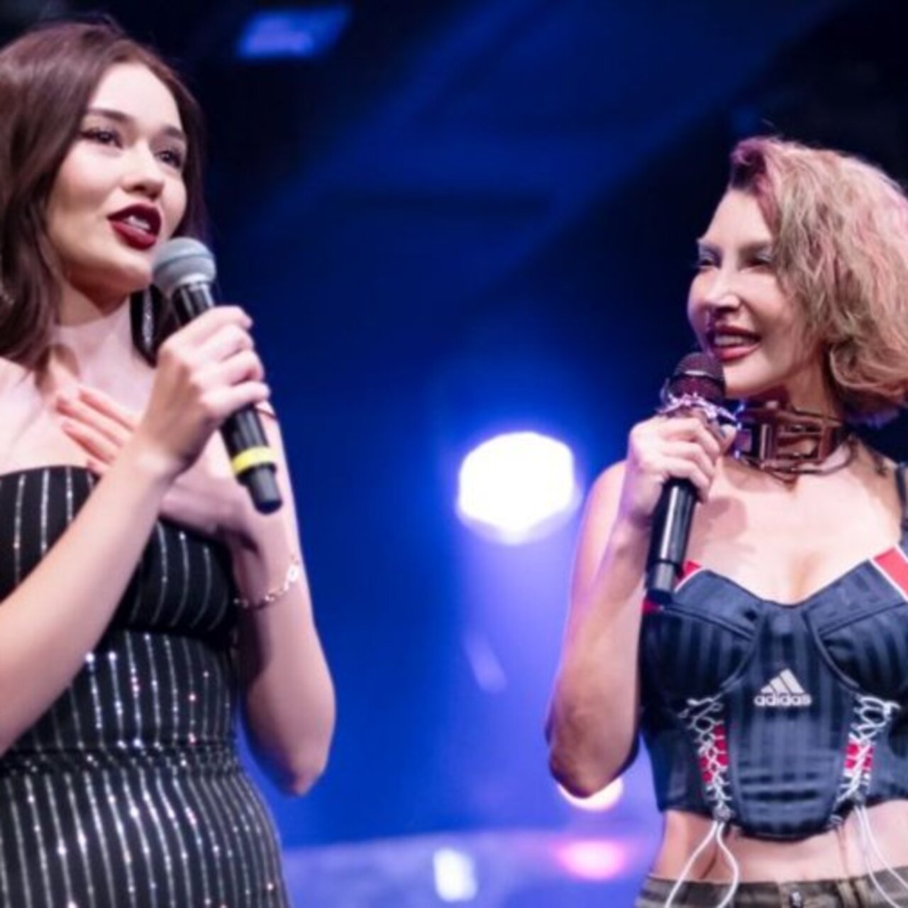 Hande Yener'den destek