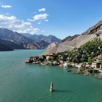 Suya gömülen köy ortaya çıktı! Kanoyla görüntüledi