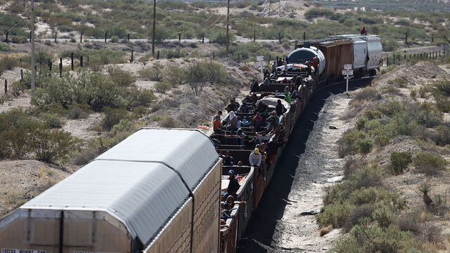 ABD 19 ülkenin iltica başvurularını askıya aldı
