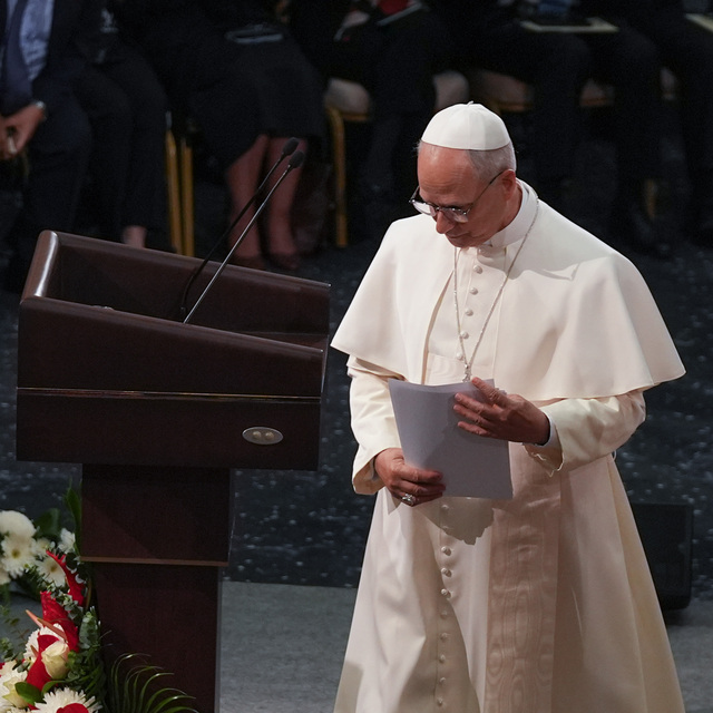 Papa'nın gelişi, lâik ve muhafazakâr kesimdeki cahillerin saçmalama seviyelerini hayli yükseltti!