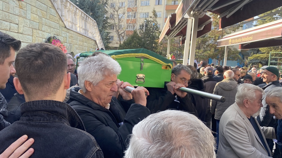 Dedesine veda etti