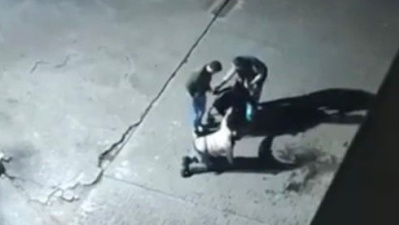 Tekerlekli sandalyedeki bireyi darp ettiler!