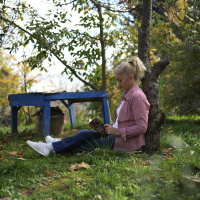 Çocuk felcini babasının omuzlarında aştı, vefasını göstermek için kitap yazdı