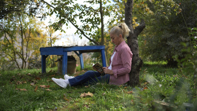 Çocuk felcini babasının omuzlarında aştı, vefasını göstermek için kitap yazdı
