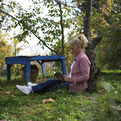 Çocuk felcini babasının omuzlarında aştı, vefasını göstermek için kitap yazdı