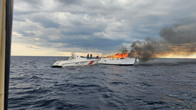 Lüks tekne alevlere teslim!