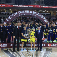 Bakan Bak'tan F.Bahçe Opet'e tebrik!