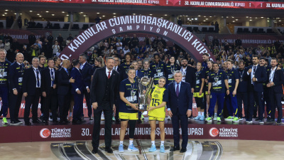 Bakan Bak'tan F.Bahçe Opet'e tebrik!