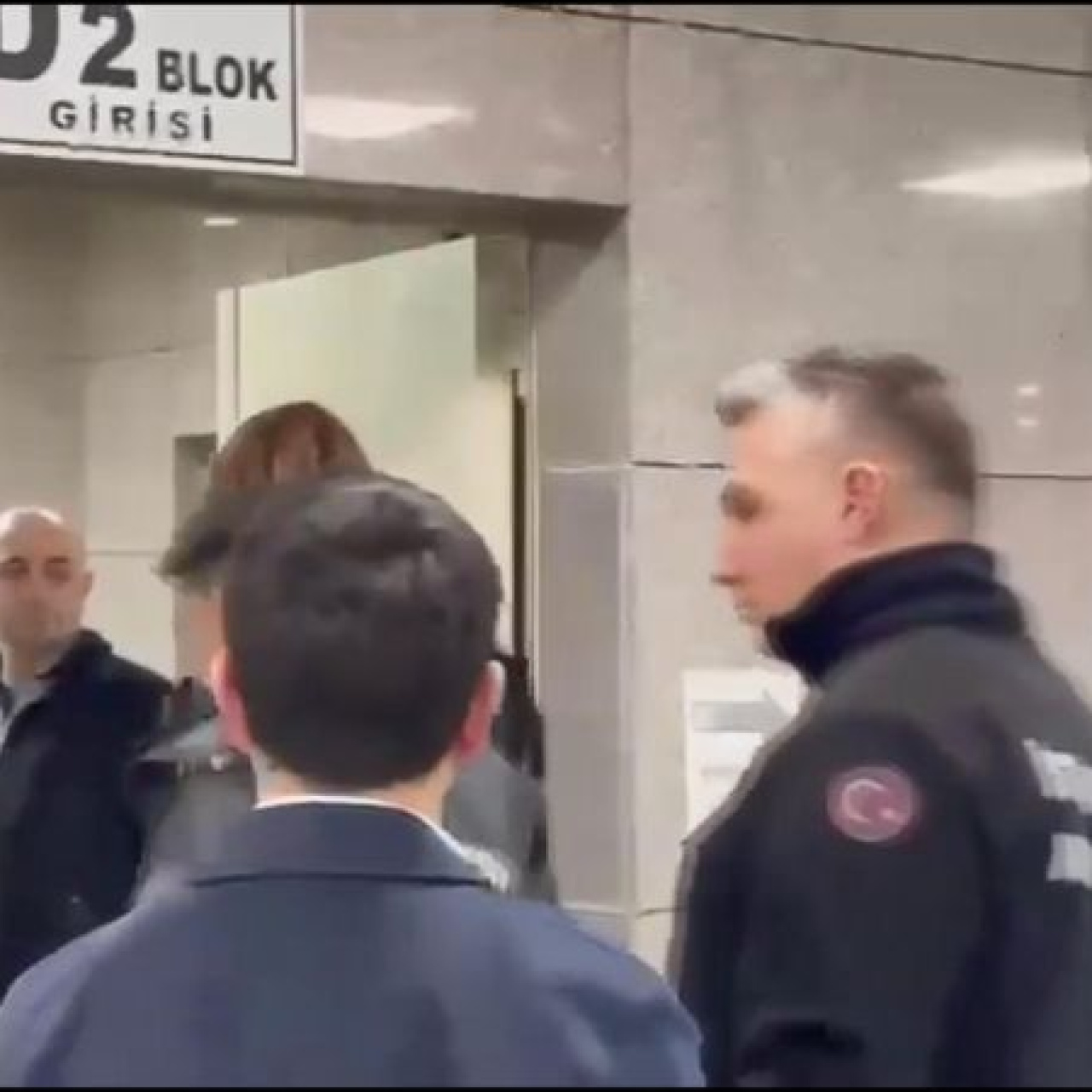 Borsa manipülasyonunda 8 tutuklama