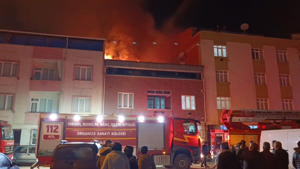 İki katlı evin çatısında yangın