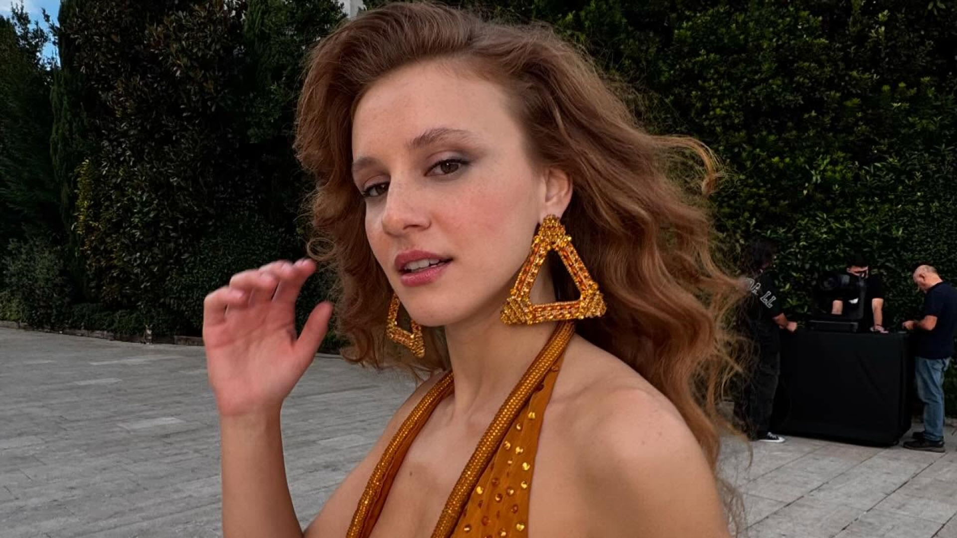 Ahsen Eroğlu'dan estetik açıklaması: Bıçak sırtı bir konu