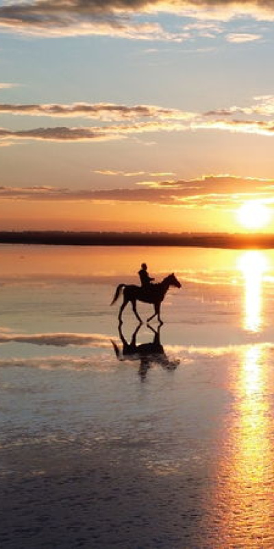 Tuz Gölü'nde 'kızıl' gün batımı