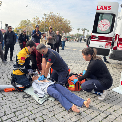 İzmir'de 20 bölgeye ani kalp durmalarına karşı şok cihazı yerleştirildi
