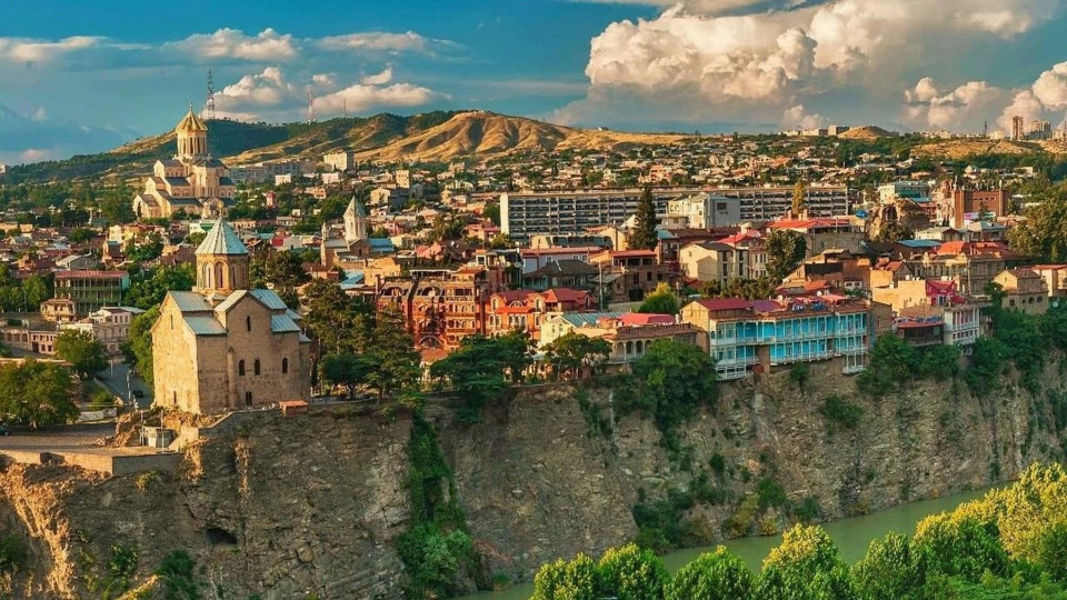 Gürcistan Türk vatandaşlarına sağlık sigortasını zorunlu hale getiriyor