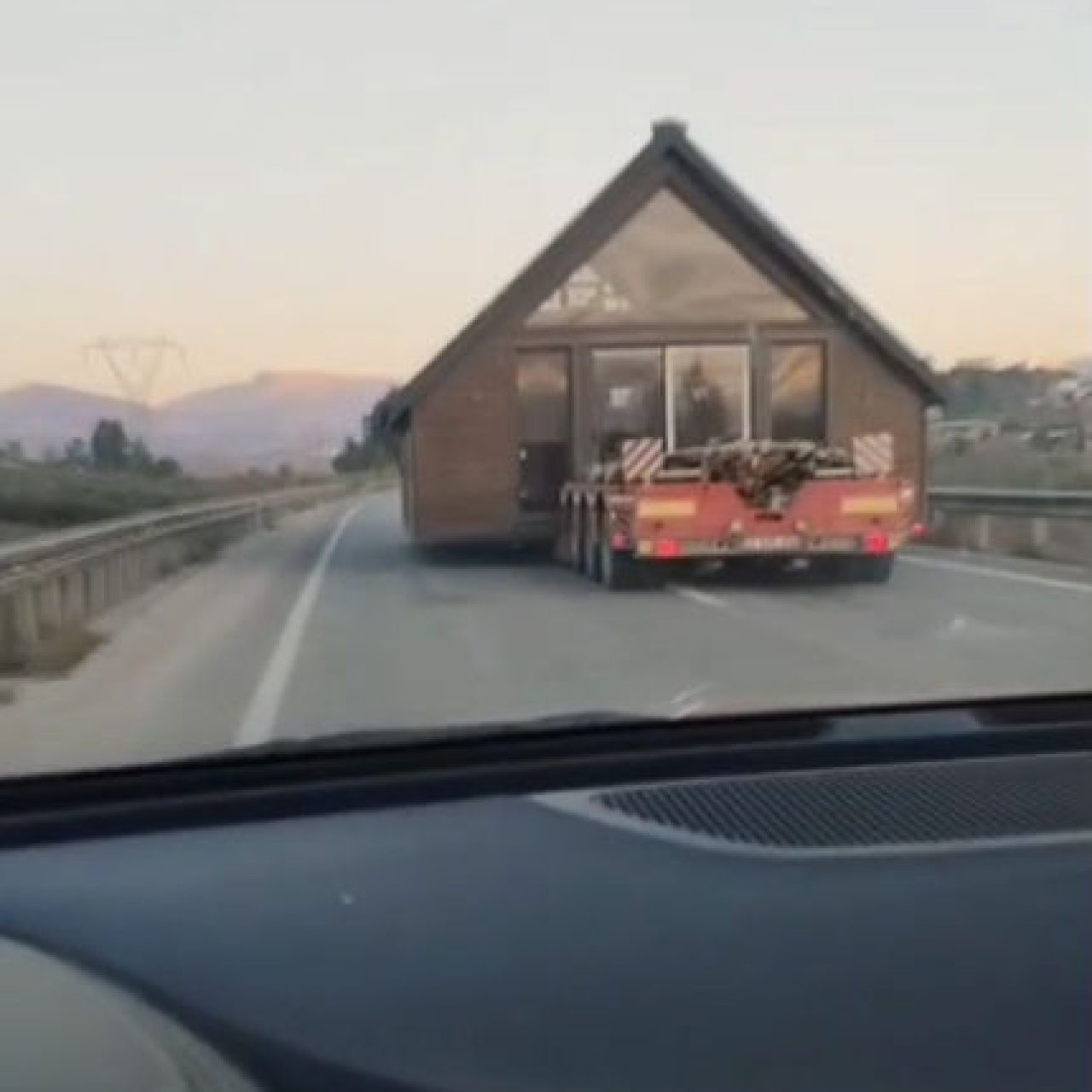 Evi götürürken trafik kilitlendi!