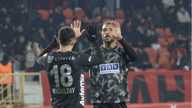 Alanyaspor, Steve Mounie'yle gruplara yükseldi!