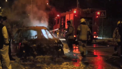 Seyir halindeki otomobil alev alev yandı