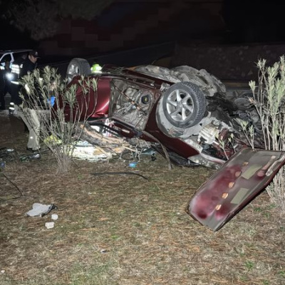 Otomobil refüje devrildi: 1 ölü