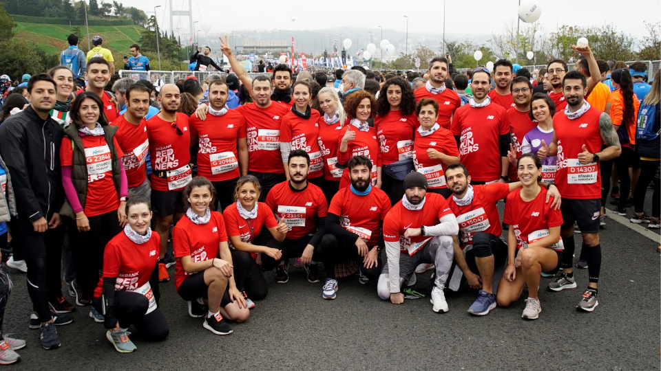 Gençleri ve çalışanlarını gönüllülük projelerinde buluşturuyor