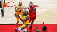NBA'de Lakers son saniye üçlüğüyle kazandı!