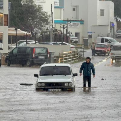 Bodrum'da sağanak esareti! Bir anda yağdı!