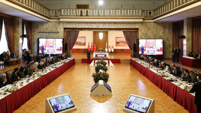 Pedal dönüyor ama yol da uzuyor