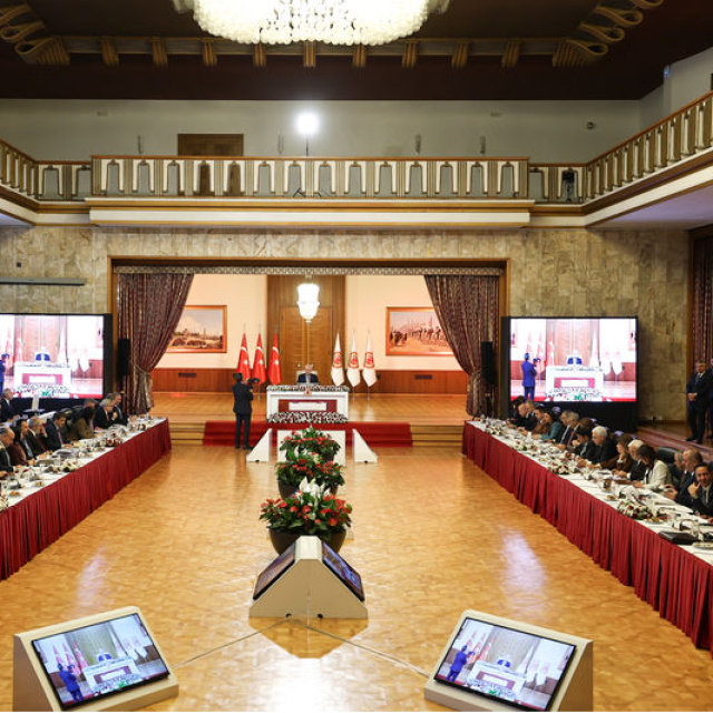 Pedal dönüyor ama yol da uzuyor