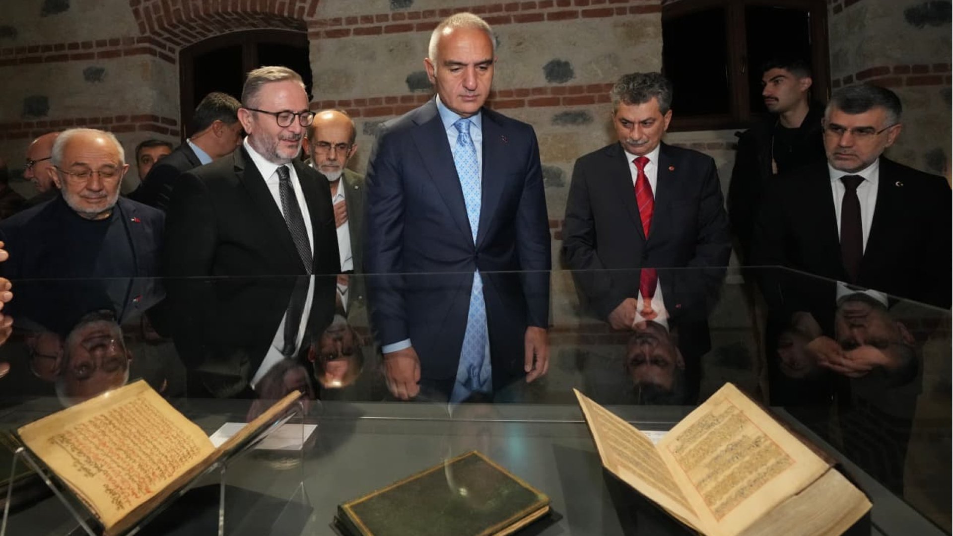 700 yıllık yazma eserler İstanbul'da bir araya geldi