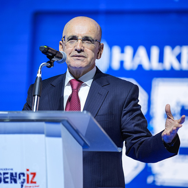 "Enflasyon düşüyor, düşmeye devam edecek"