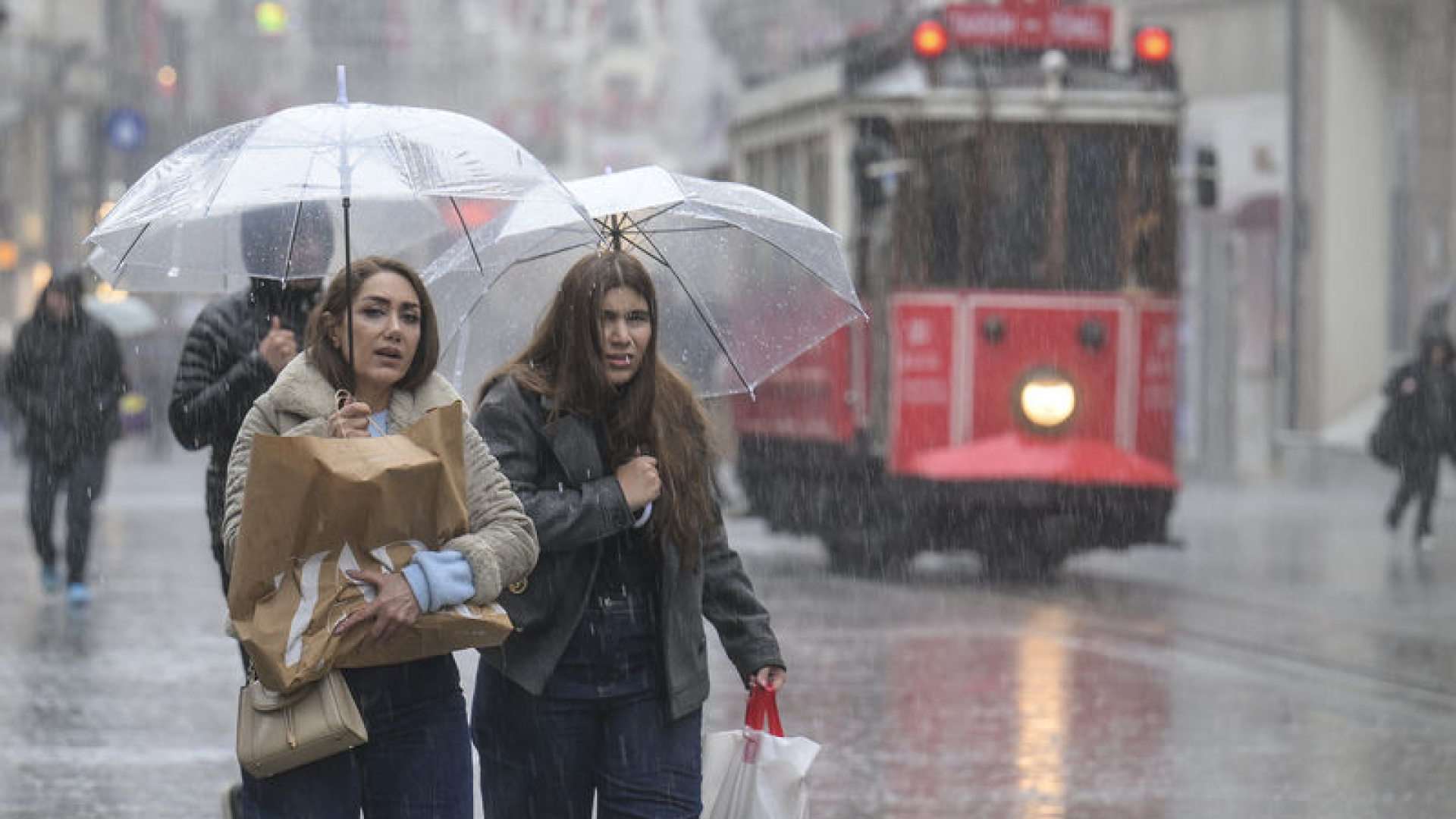 AKOM'dan İstanbul için kritik uyarı! Akdeniz'den yağış, Balkanlar'dan soğuk geliyor | SON DAKİKA HABER | Son dakika haberleri