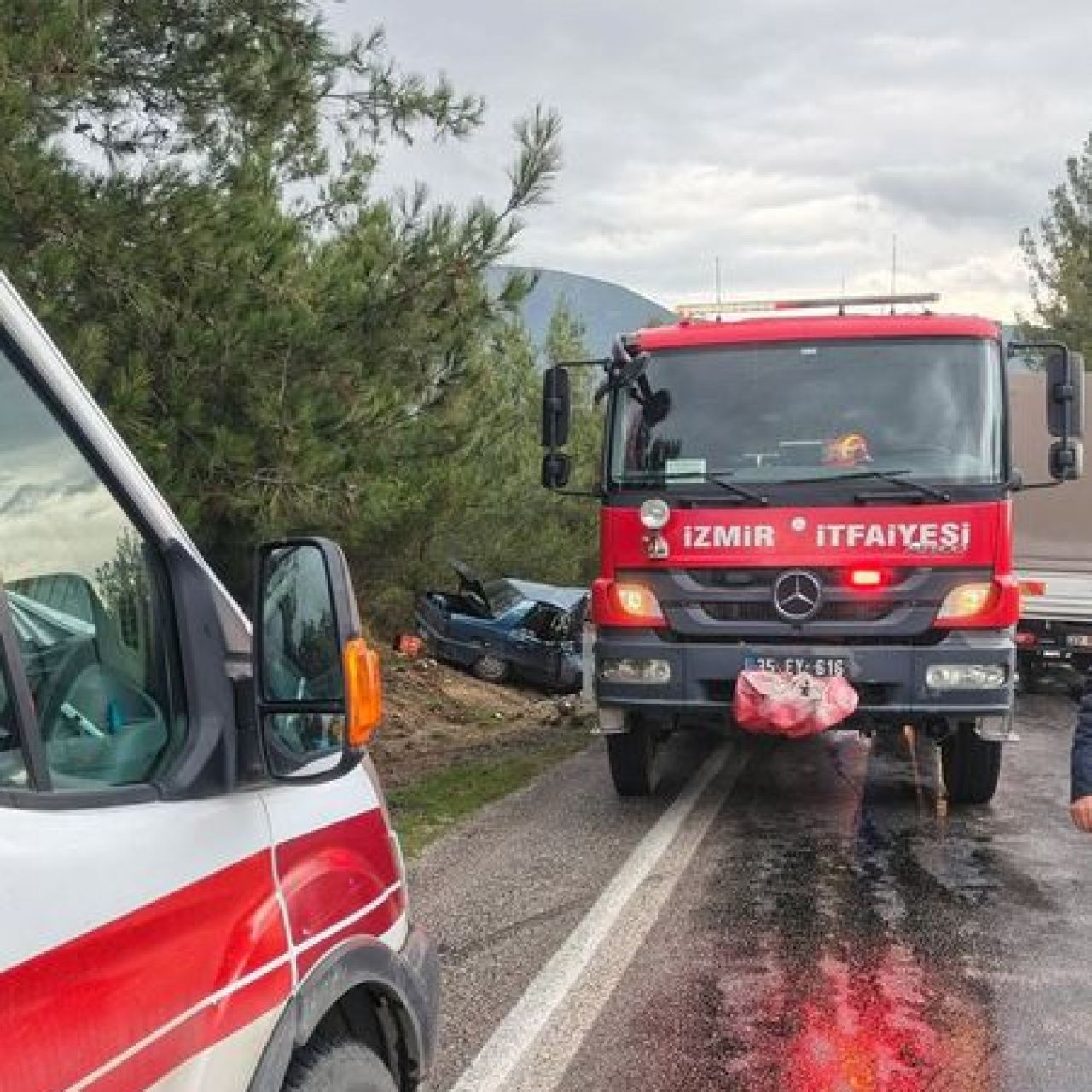 İzmir'de feci trafik kazası: 2 ölü