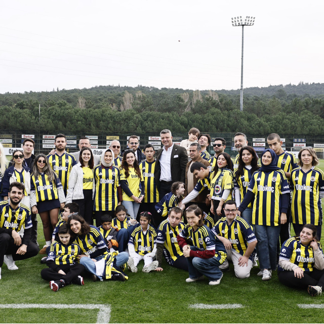 Saran ve futbolcular, özel çocuklarla bir araya geldi!