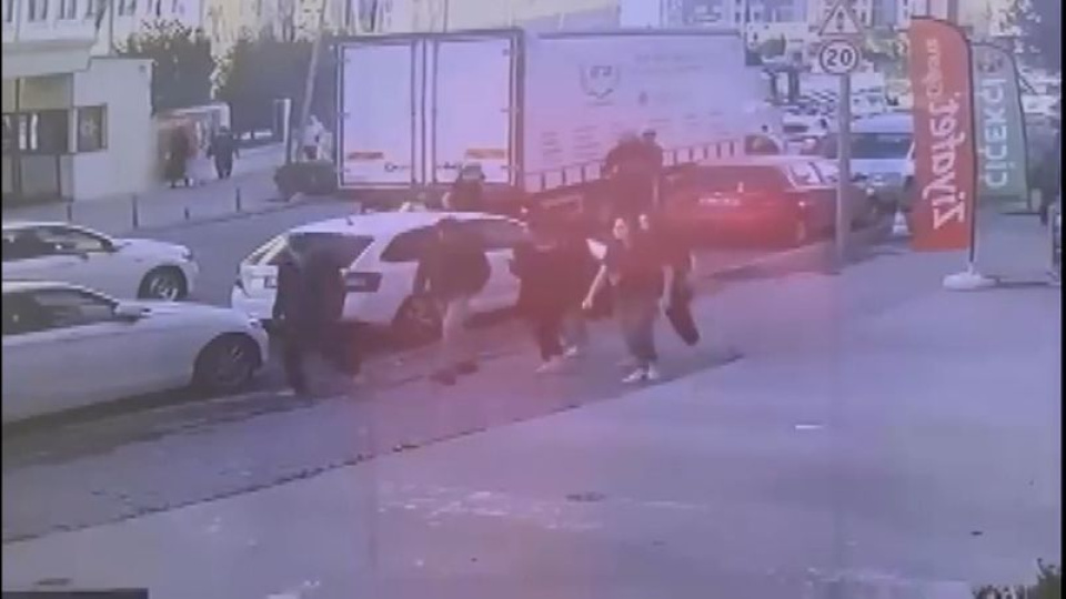 Beylikdüzü'nde skuter yayalara çarptı!