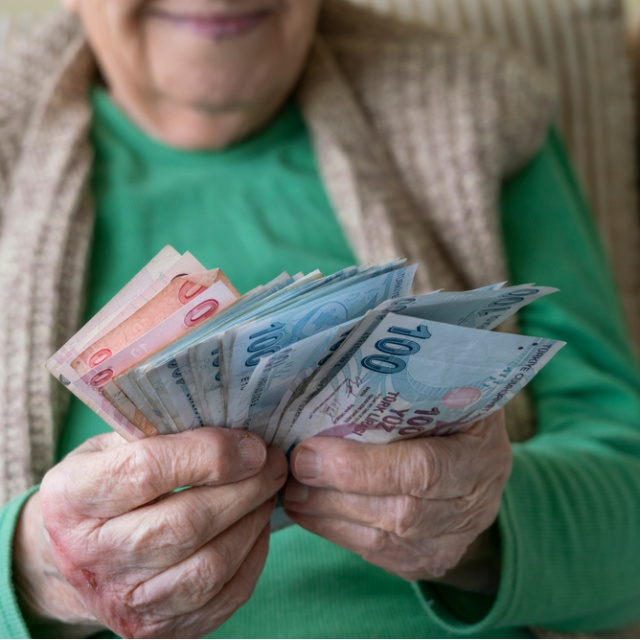 Emekli ve memura seyyanen zam var mı?