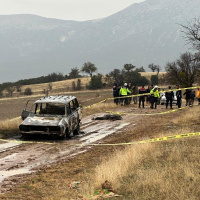 Yanmış otomobilde başsız bedeni bulundu