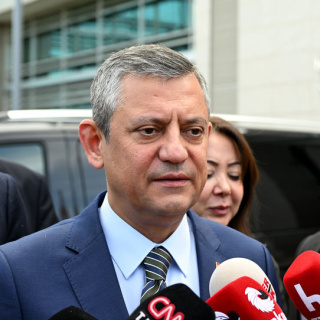 Özel, Manisa'da ziyaretlerde bulundu