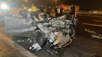 Otomobil, TIR'a arkadan çarptı: 2 ölü, 1 yaralı