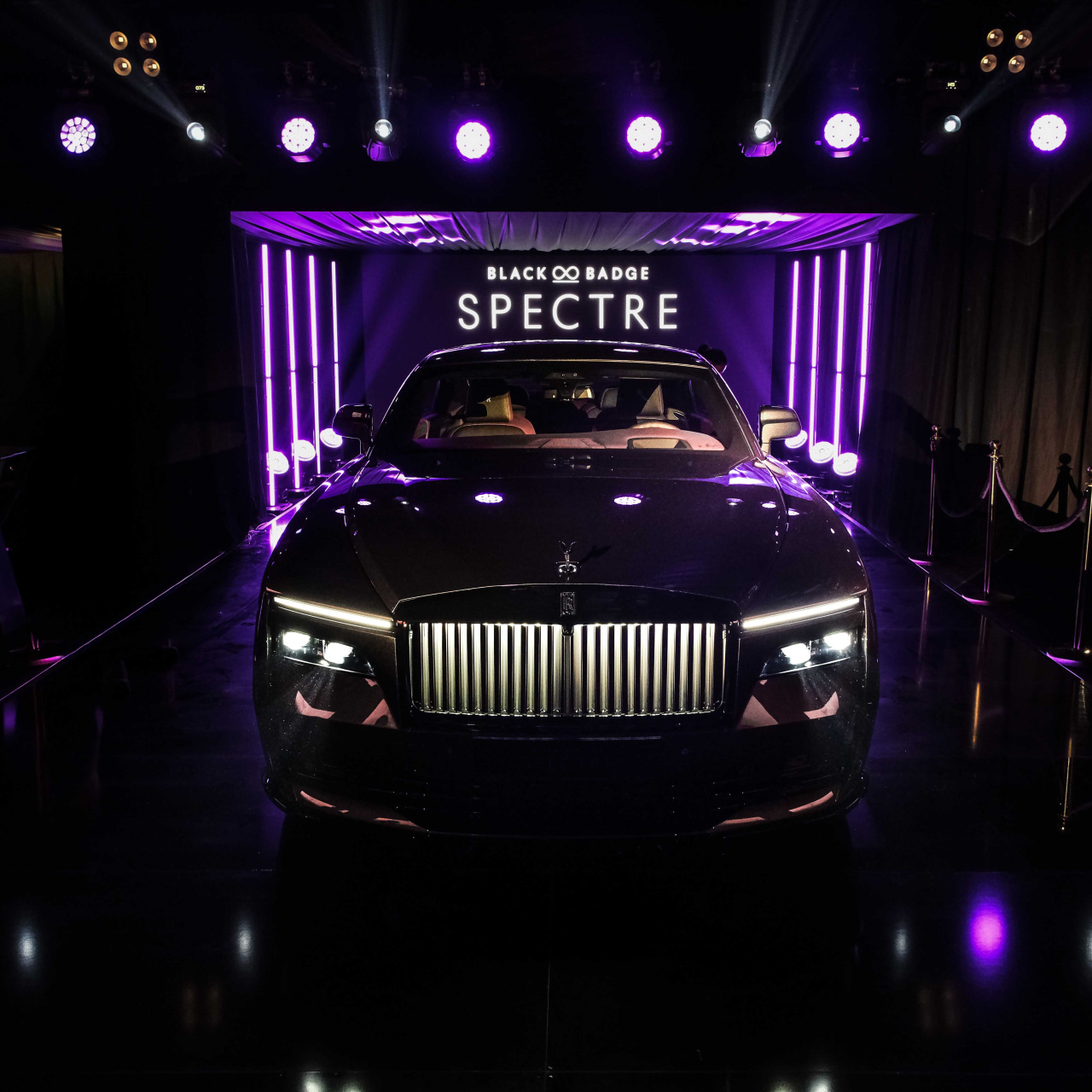 Rolls-Royce'un En Güçlü Modeli Türkiye'ye Geldi ve Lüksün Sınırlarını Zorluyor!