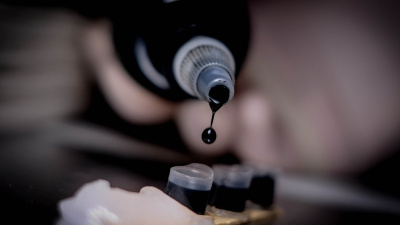 Dövme mürekkebi vücutta dolaşarak bağışıklık hücrelerini öldürüyor