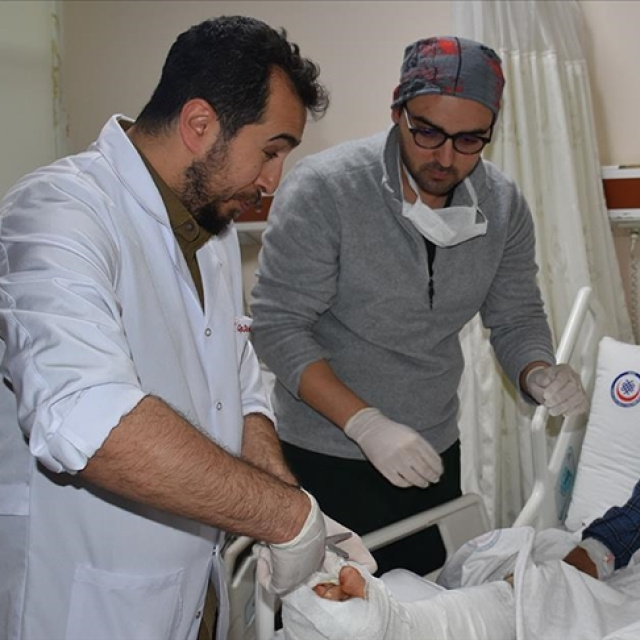 İki hastadan alınan kemik ve deri içeren dokular el ve ayağa nakledildi