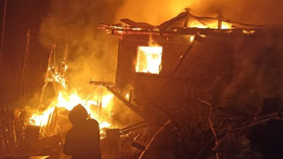 Evden çıktı okul lojmanına sıçradı