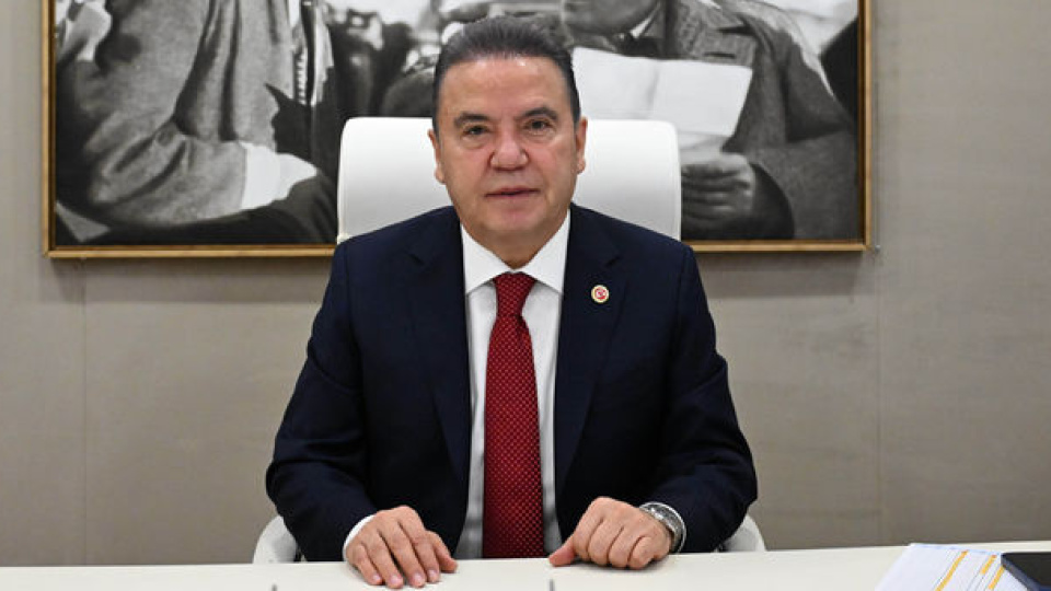 Muhittin Böcek hastaneye kaldırıldı