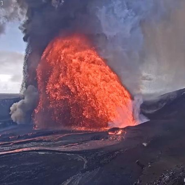 Dünyanın en aktif yanardağlarından biri yeniden harekete geçti