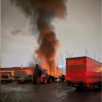 İstanbul'da otoparkta dumanlar yükseldi! 14 araç yandı!