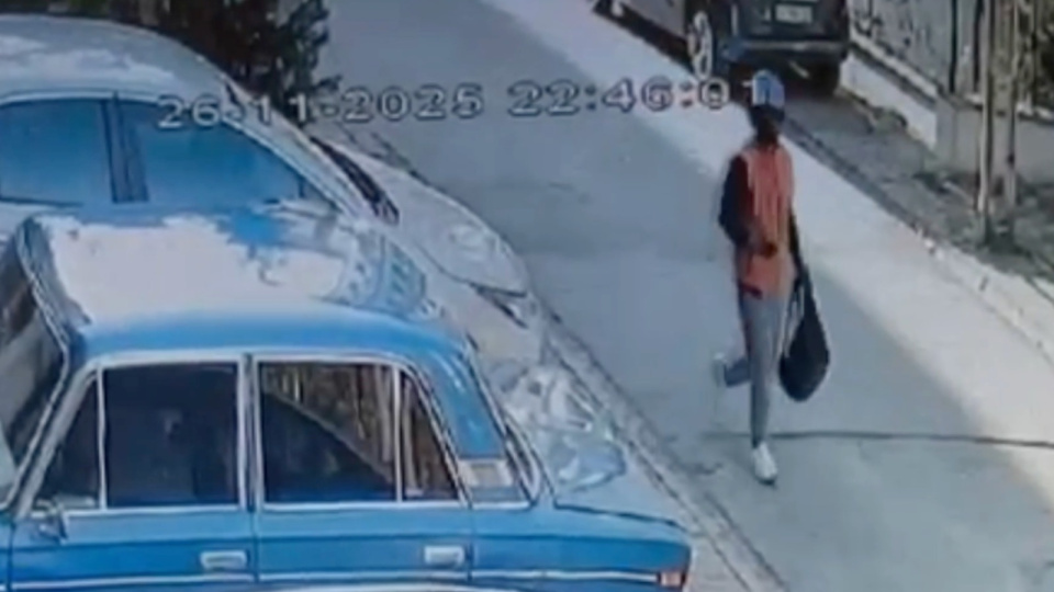 Altınları gasp edip ev sahibi kadını odaya kilitledi!