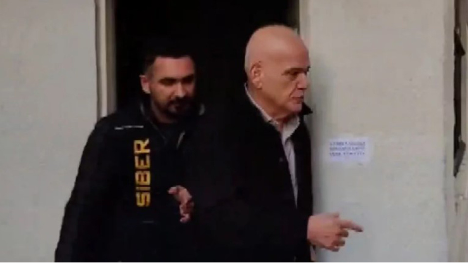 Ahmet Çakar hastaneye kaldırıldı!